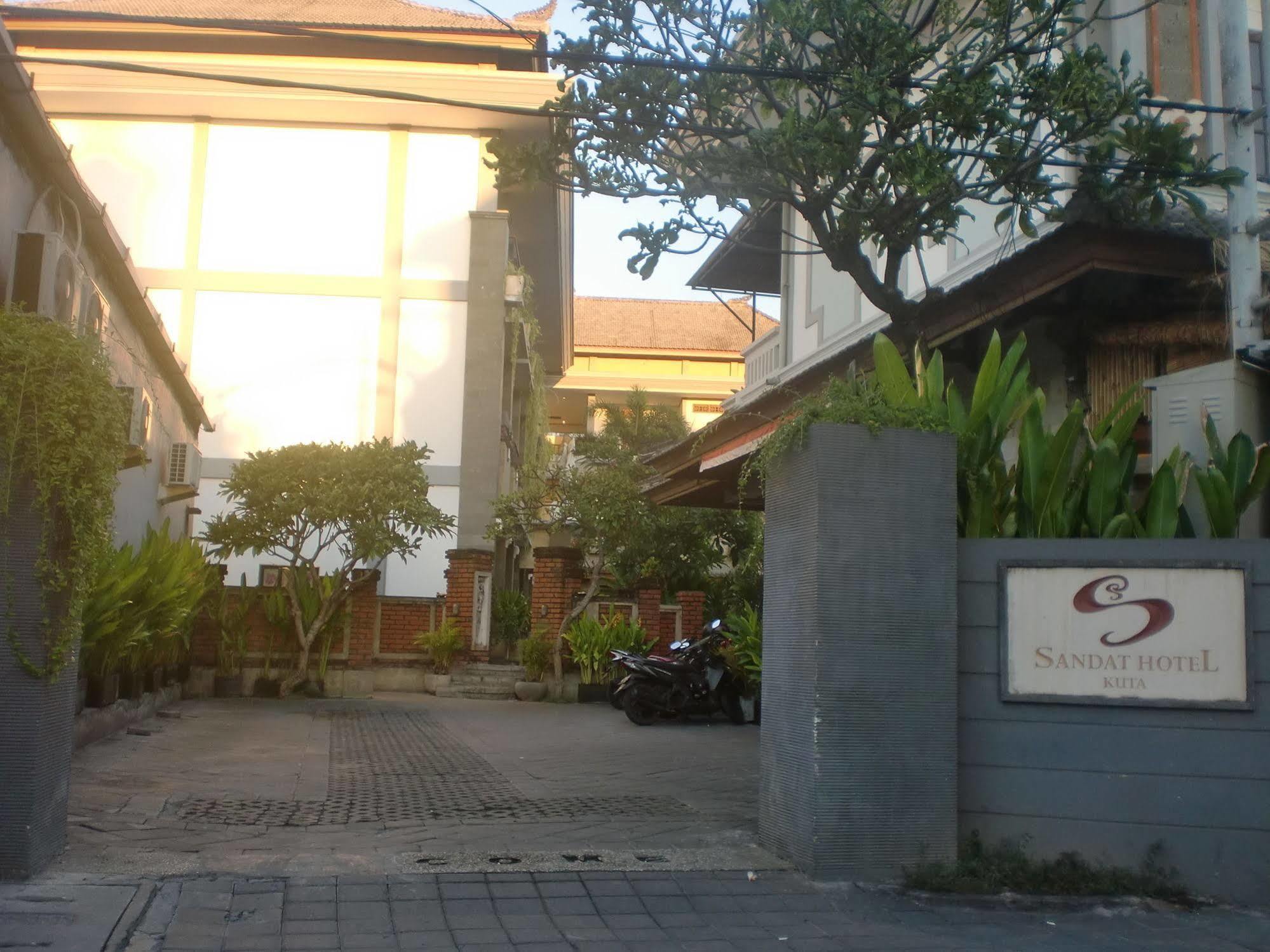 โรงแรมแซนแดต กูตา ภายนอก รูปภาพ